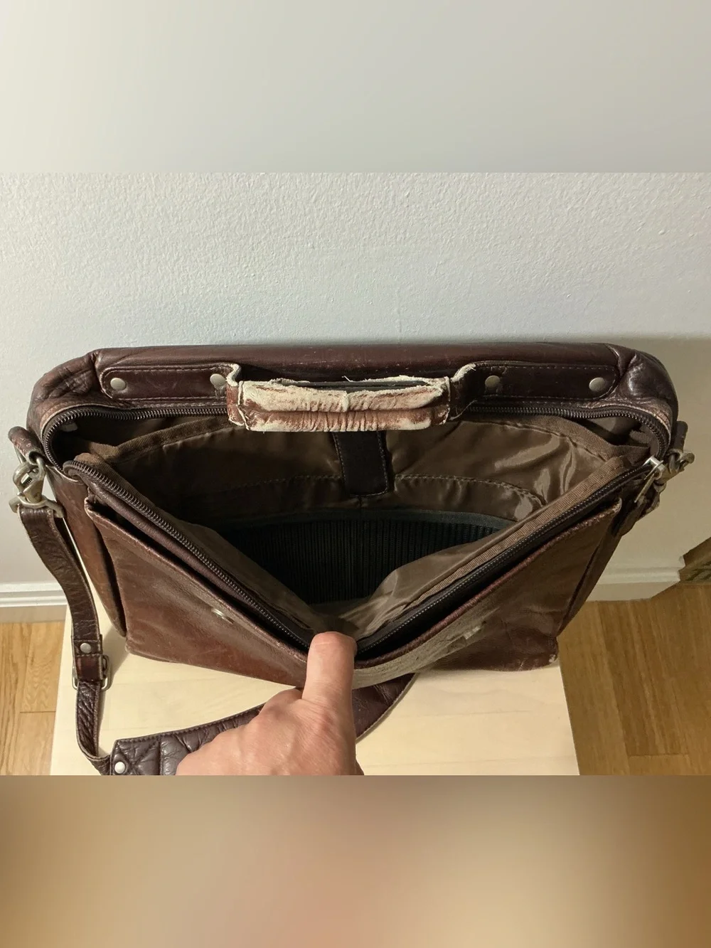 Vintage Lexus Promotional Brown Leather Briefcase / Messenger Bag.